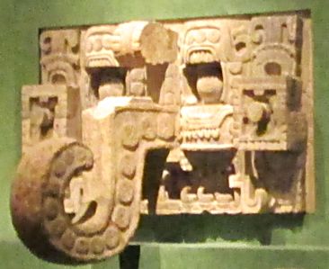 Маска (изображение) Бога Чака. Антропологический музей в Мехико. Раздел майя. (Фото Лимарева В.Н.)